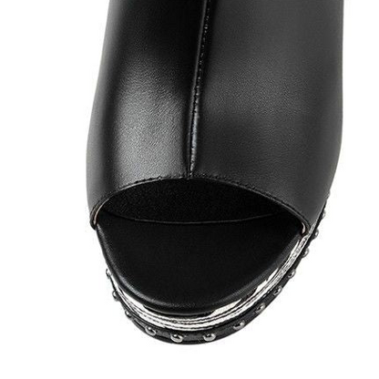 Soigné Women Sandals